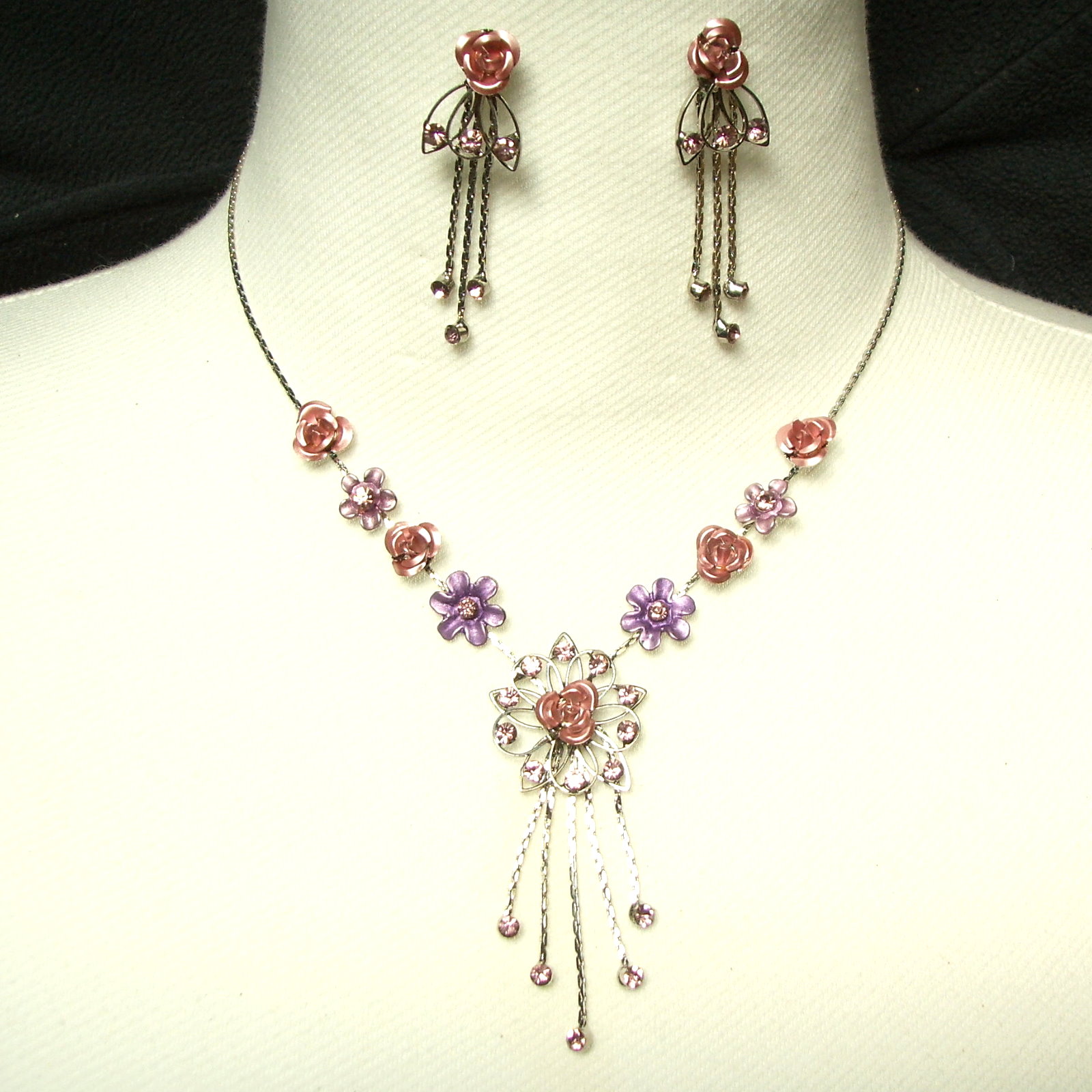 Paste necklace with earrings flowers